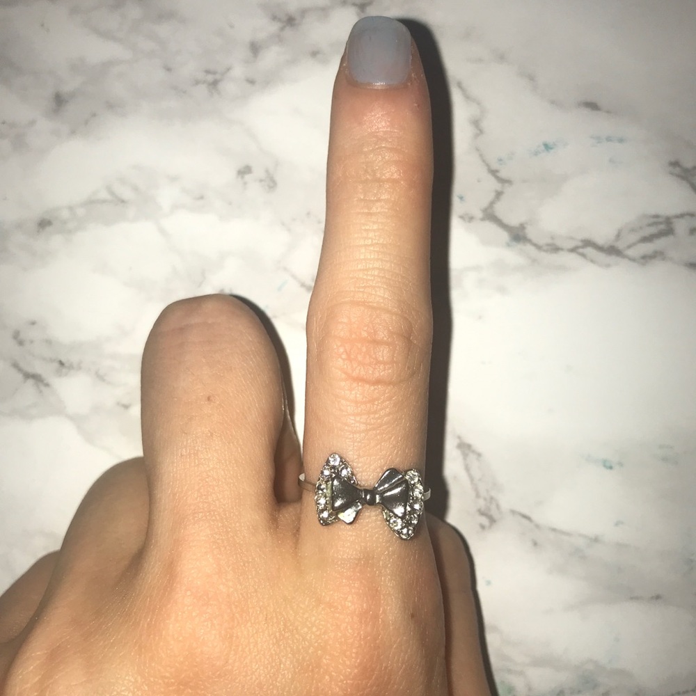 Bow tie ring